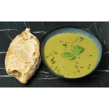 HAUSGEMACHTEN Gemüsesuppe mit Brot 