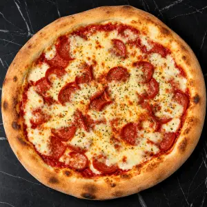 American Peperoni Pizza bei Don Roberto Graz