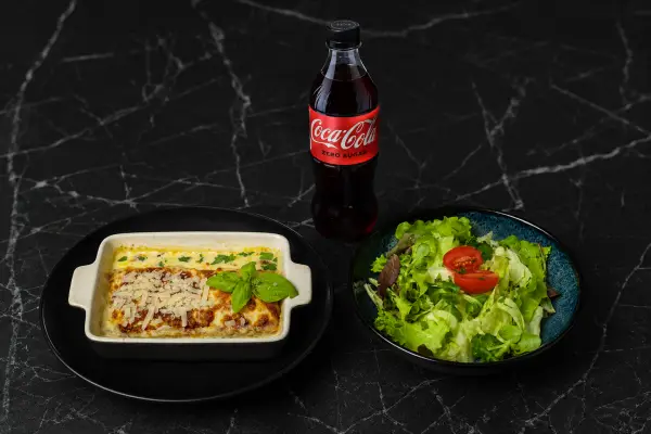 Verde + Lasagne + Cola 0.5 – jetzt in Graz bestellen